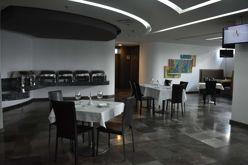 Ramada by Wyndham Mexico City Santa Fe 46/55
