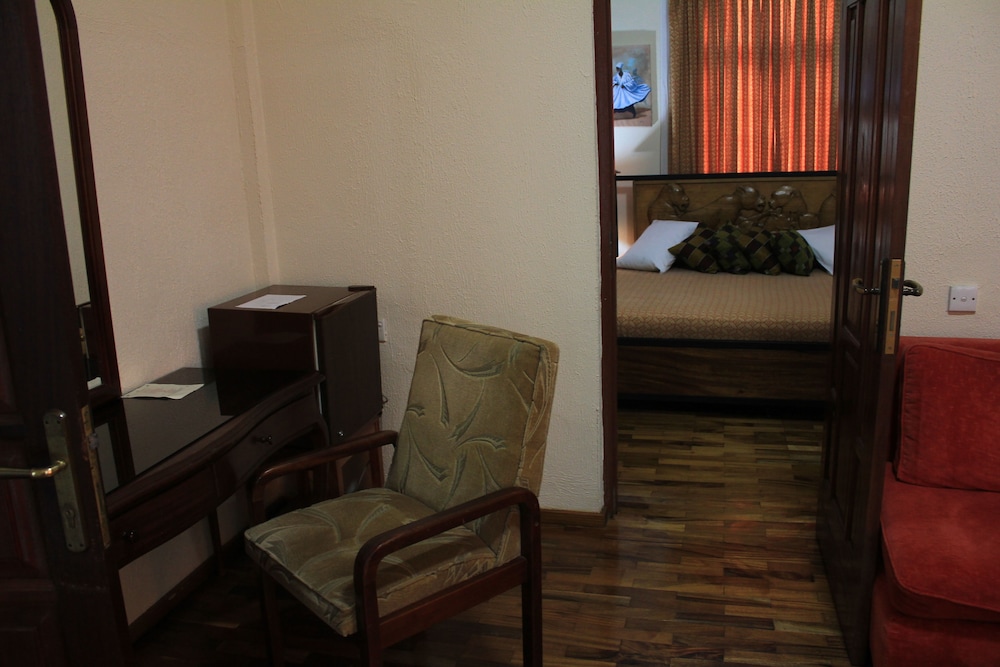 Coconut Grove Regency Hotel 35/66