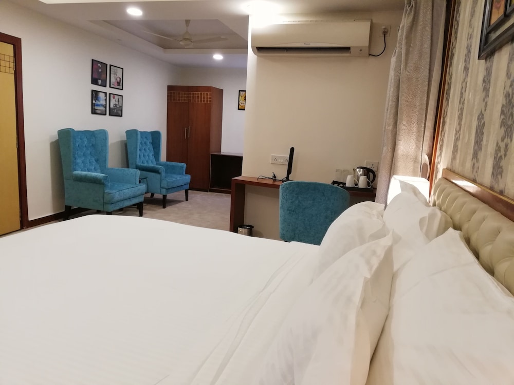 Hotel Emirates 14/38