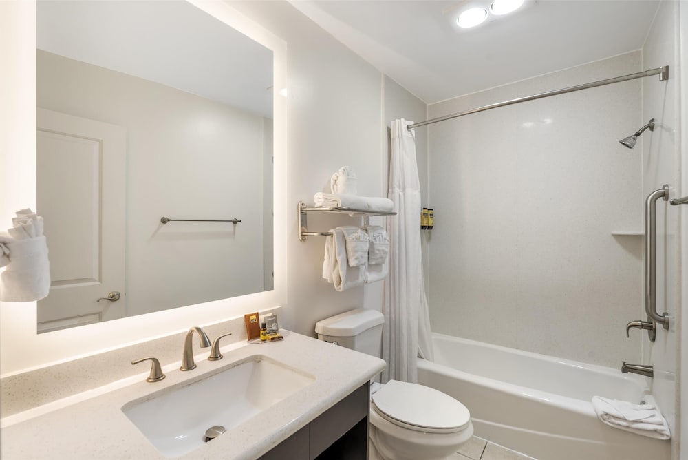 Standard, 2 Queen Beds, Best Western Plus LA Mid Town Hotel 3/3