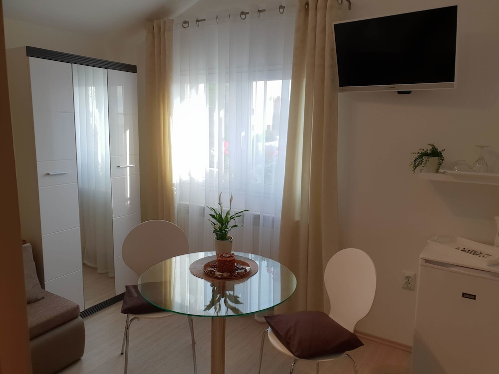 PETRA APARTMENTS 17/40