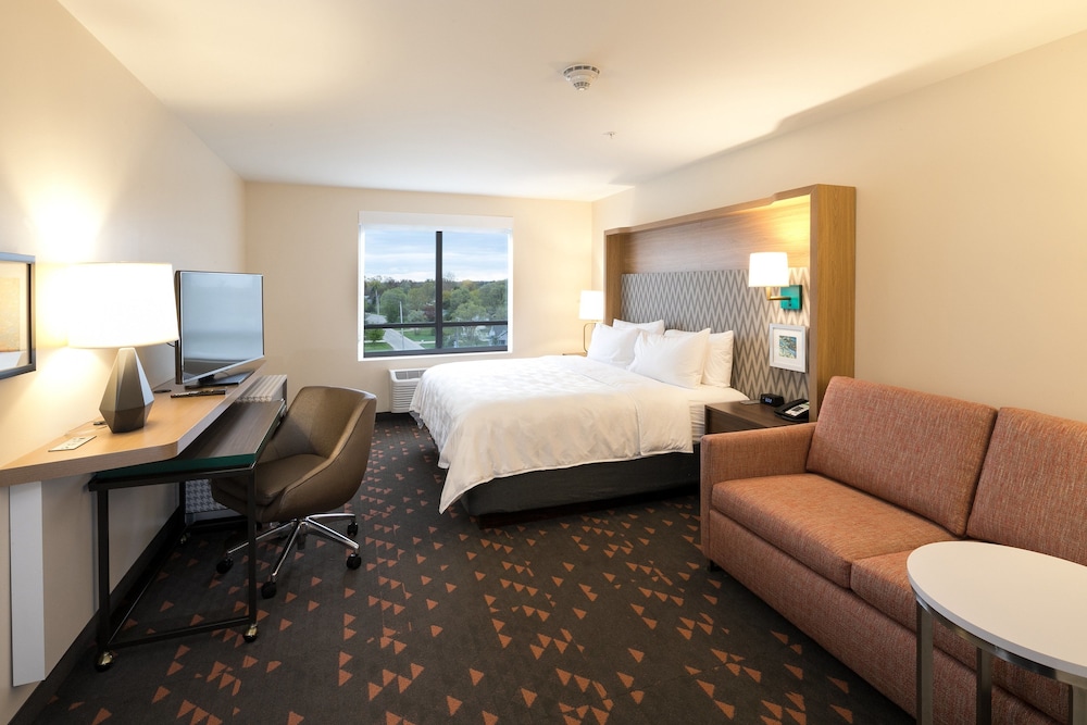 Holiday Inn & Suites Mount Pleasant 23/64