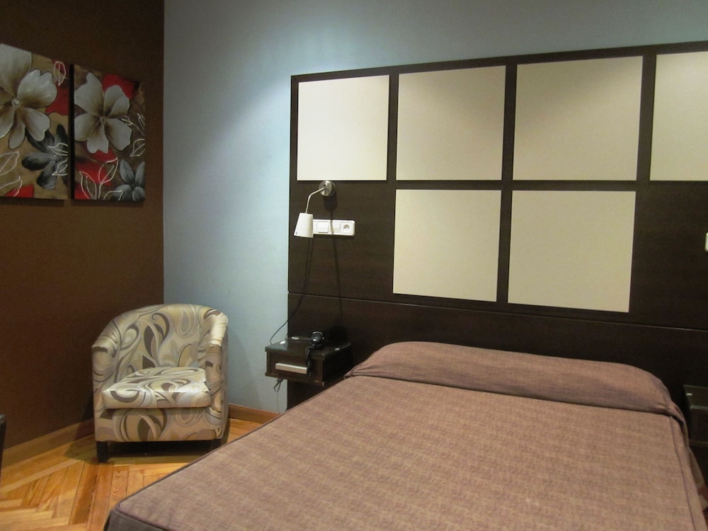 Hostal Abadia 39/50