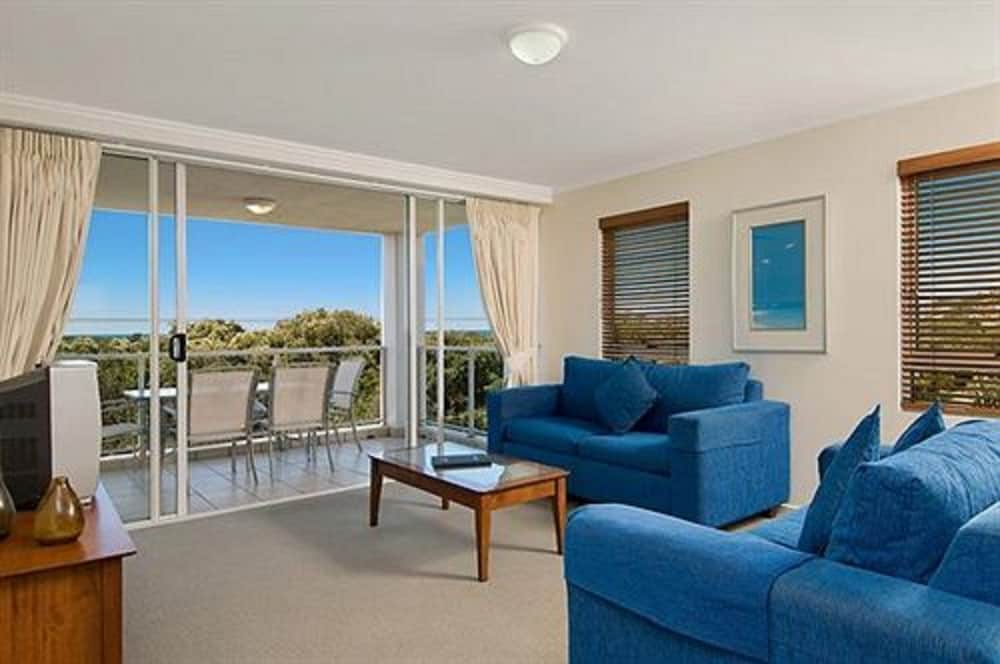 SEACHANGE COOLUM BEACH 48/76