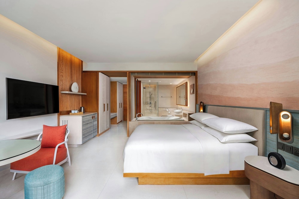 Room, King Bed, Lagoon View, Balcony