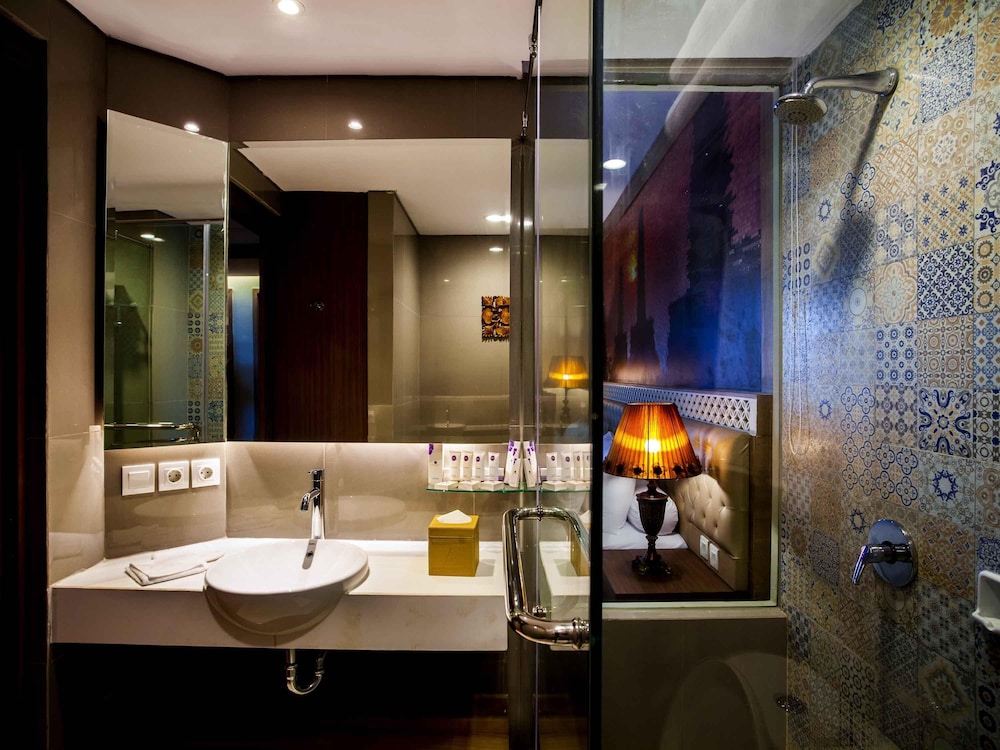 Grand Mercure Yogyakarta Adi Sucipto 70/70