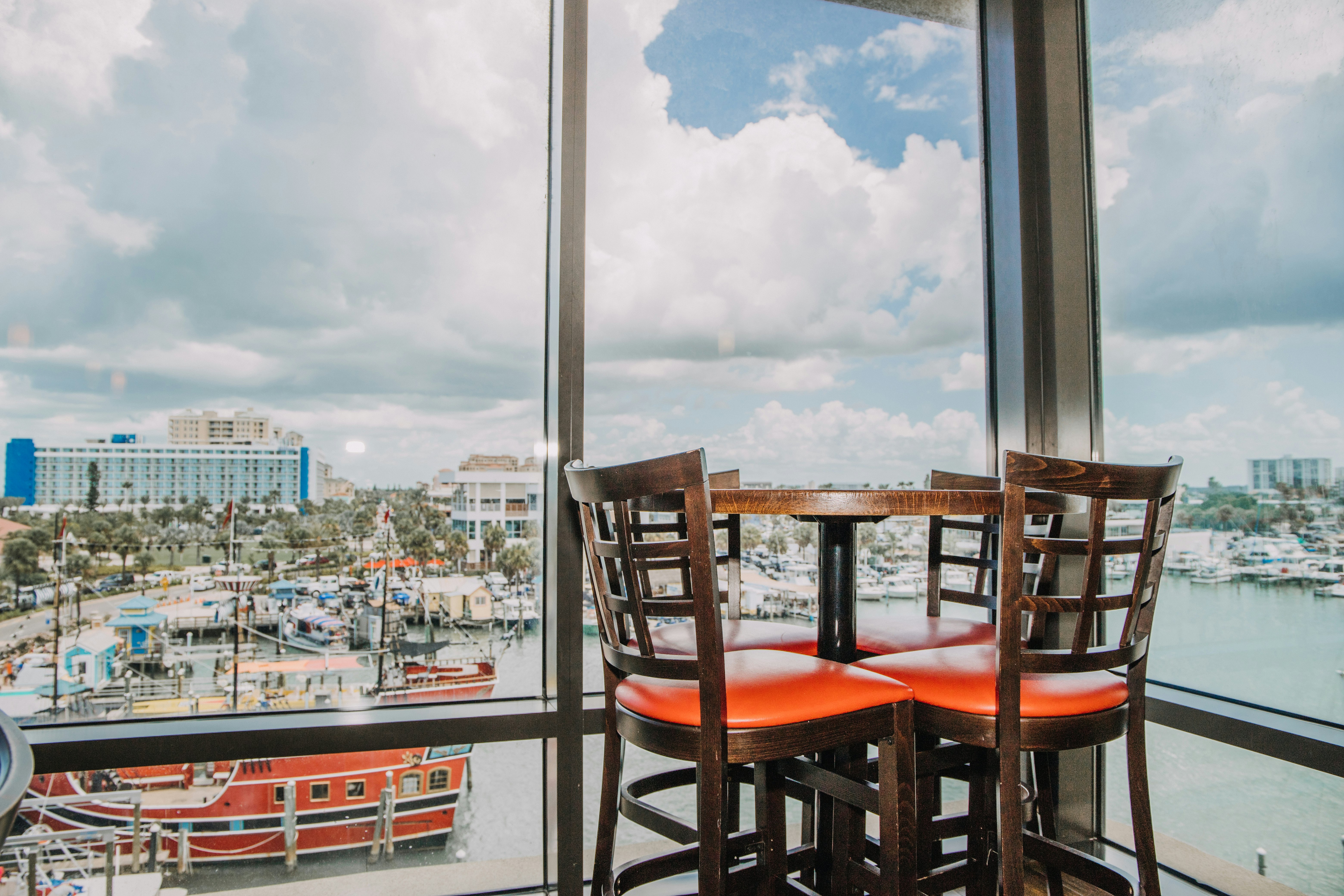 Pier House 60 Marina Hotel 52/67