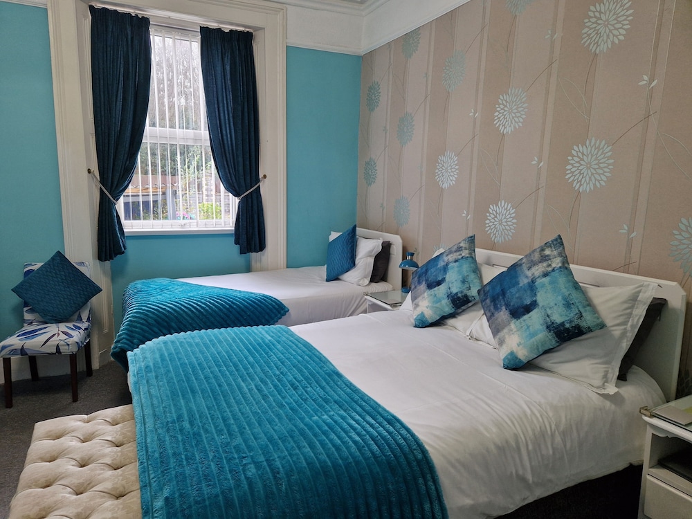 Family, Double and Twin Beds, Ambassador Guesthouse 5/7