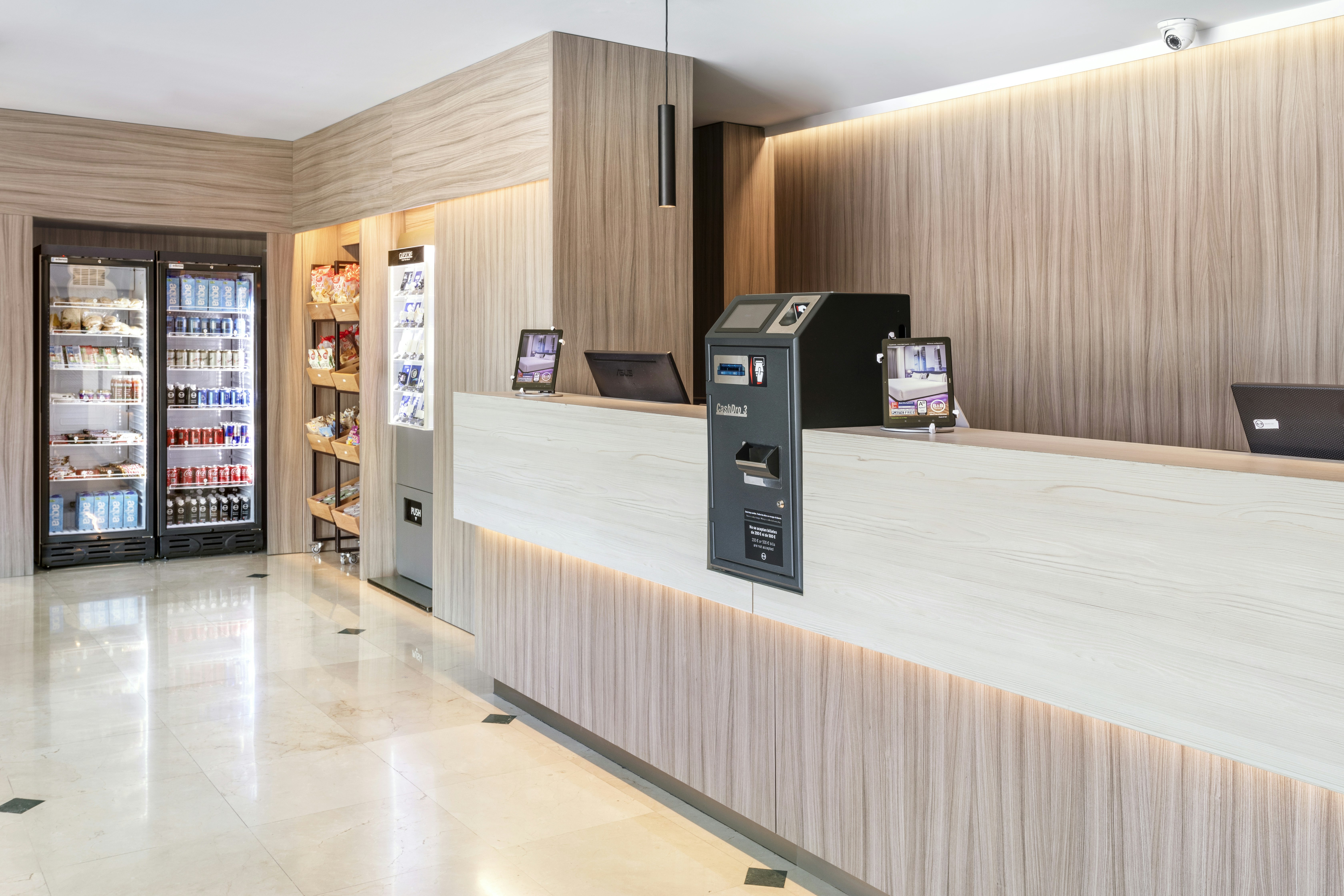 Lobby at B&B HOTEL Madrid Aeropuerto T4, SAN SEBASTIAN DE LOS REYES