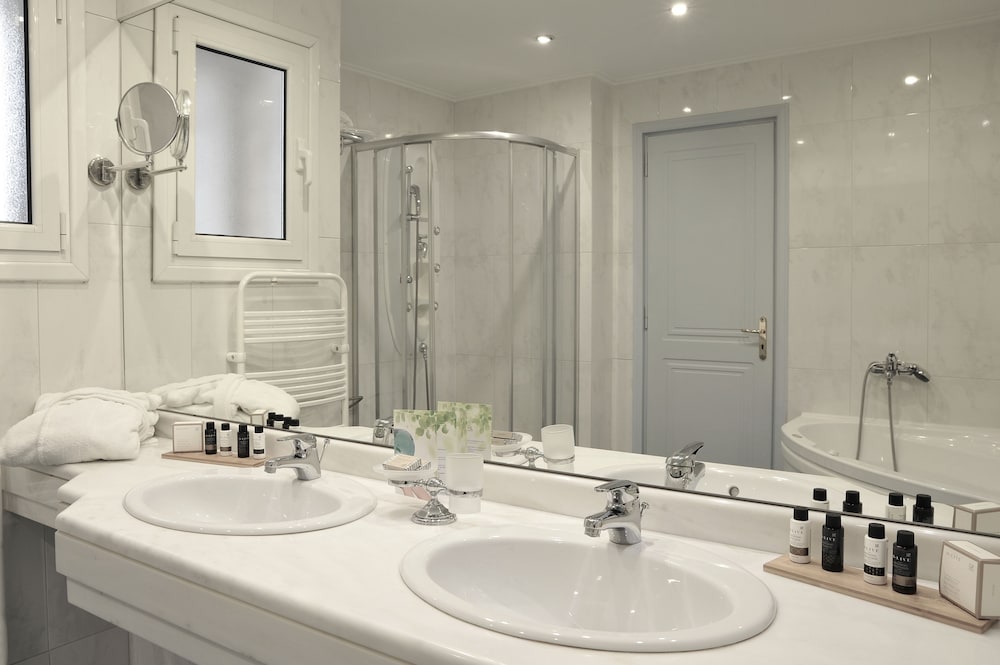 Junior Suite, Jetted Tub