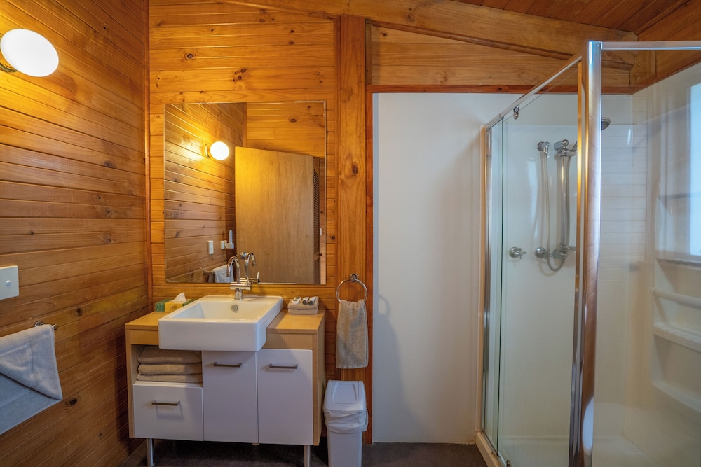 Stewarts Bay Lodge 65/65