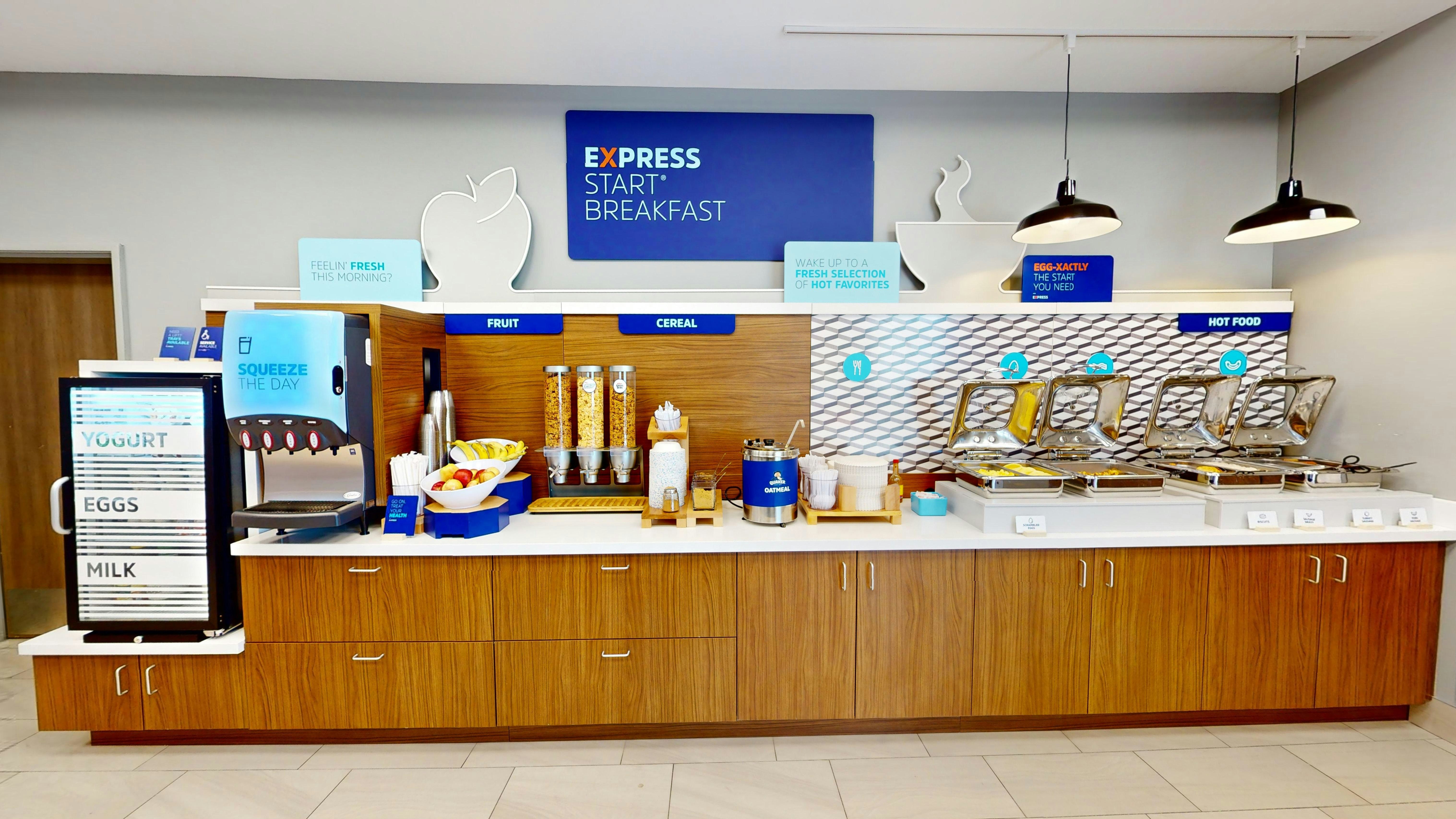 Holiday Inn Express & Suites Chicago Schaumburg, an IHG Hotel 12/50