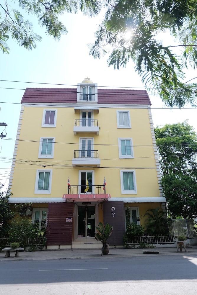 OYO 75429 101 Place Navanakorn in KHLONG LUANG