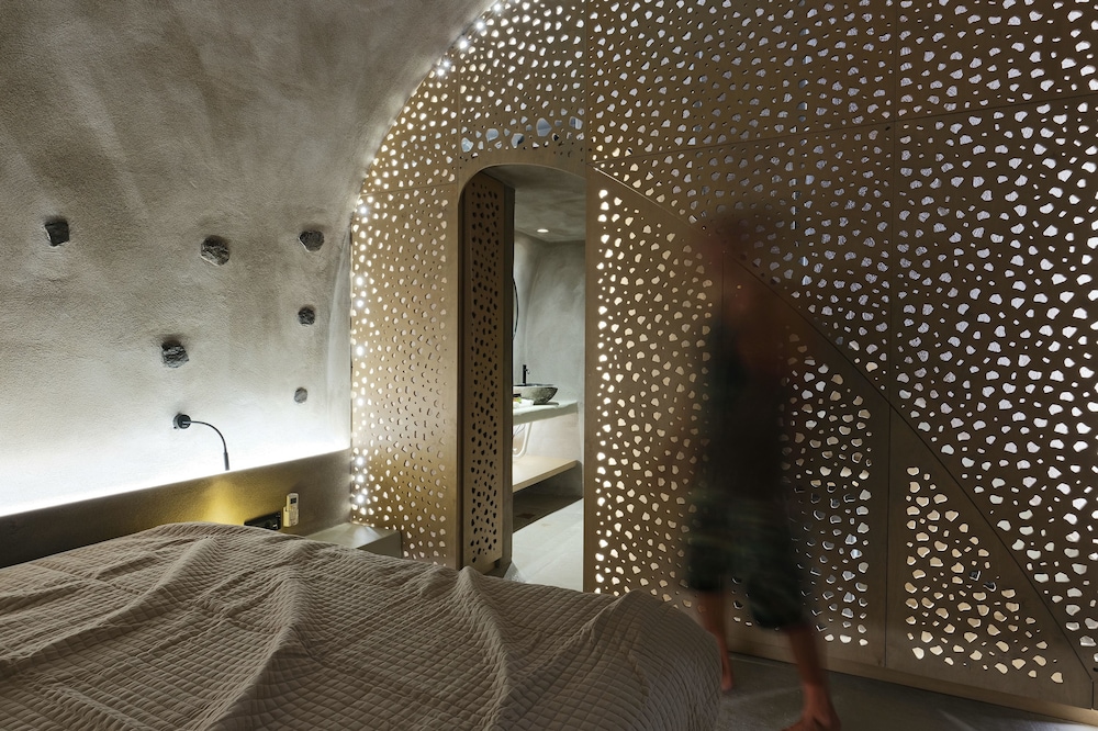 Andronikos Canaves Santorini 21/22