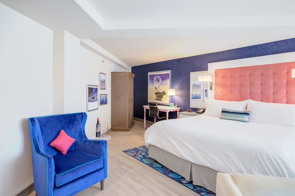 Hotel Indigo Mount Pleasant 26/76