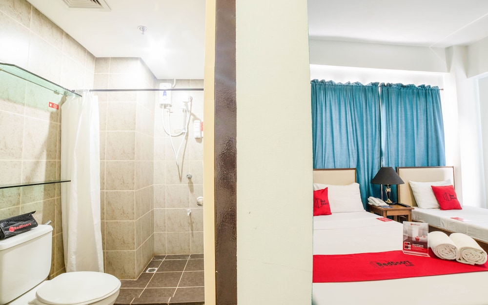 RedDoorz Plus near Rizal Junction 25/25