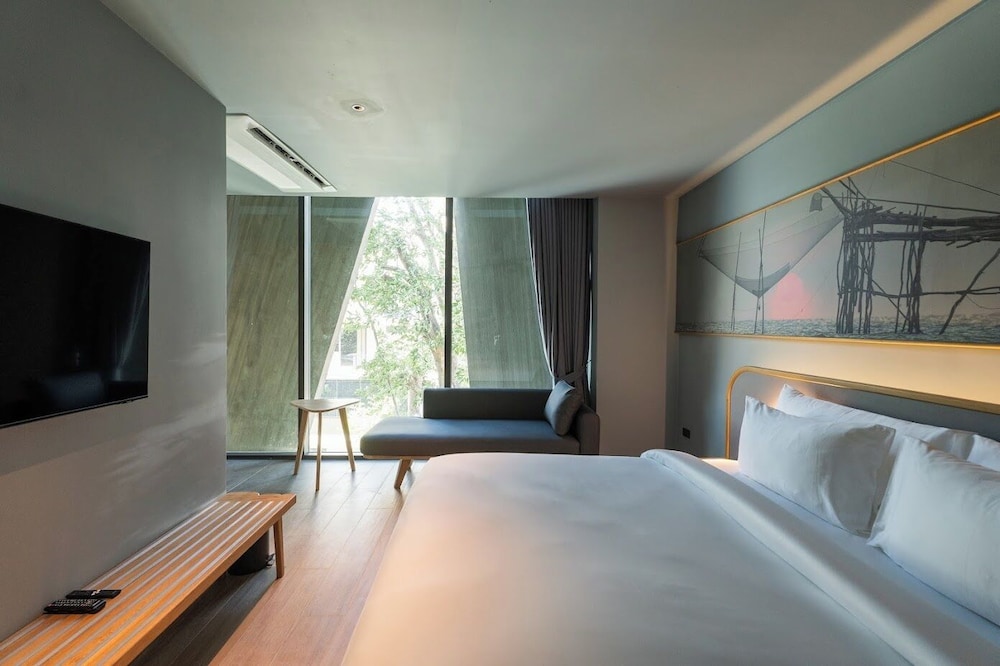 Universal, King Bed