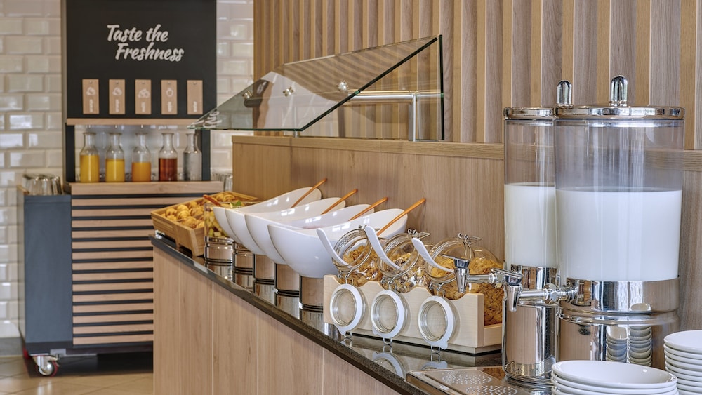 HOLIDAY INN EXPRESS COLOGNE MUELHEIM 25/45