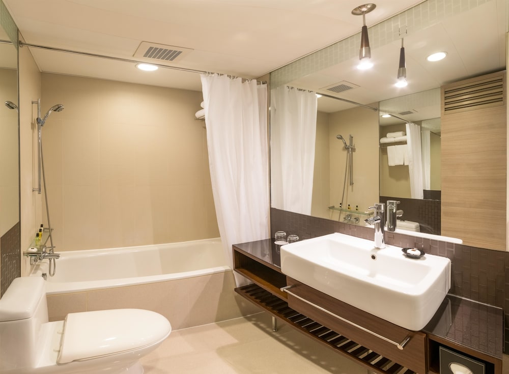 Kowloon Harbourfront Hotel 48/48