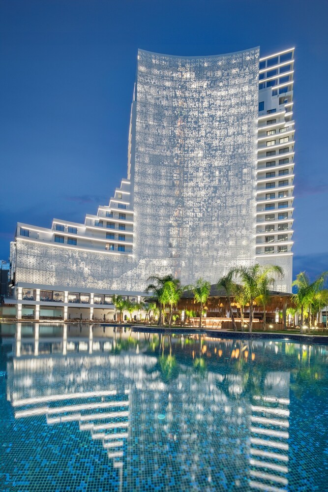 Grand Sapphire Resort in Trikomo
