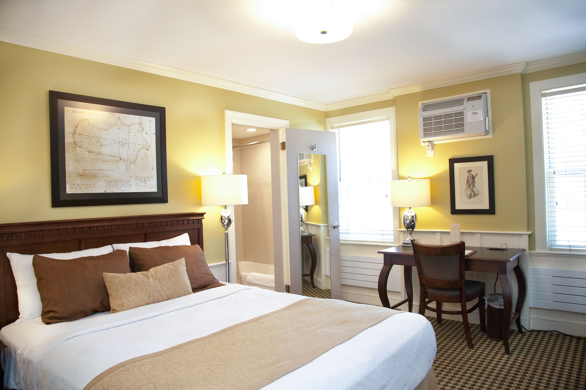 Presidential, Queen Bed, Pet Friendly, Low Floor, Presidential Wing