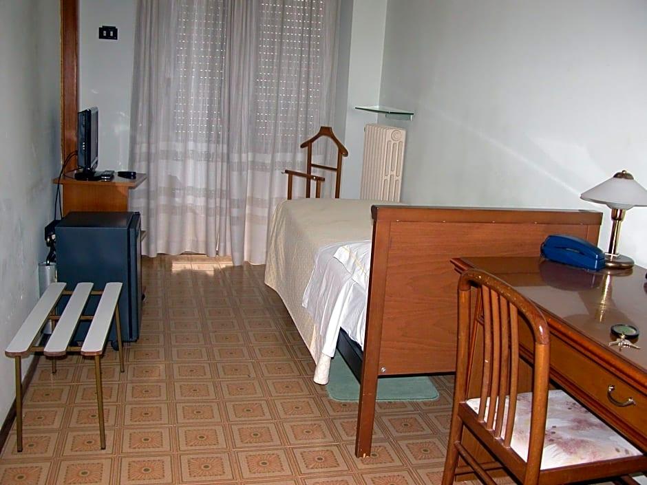 Hotel Calabresi 48/48