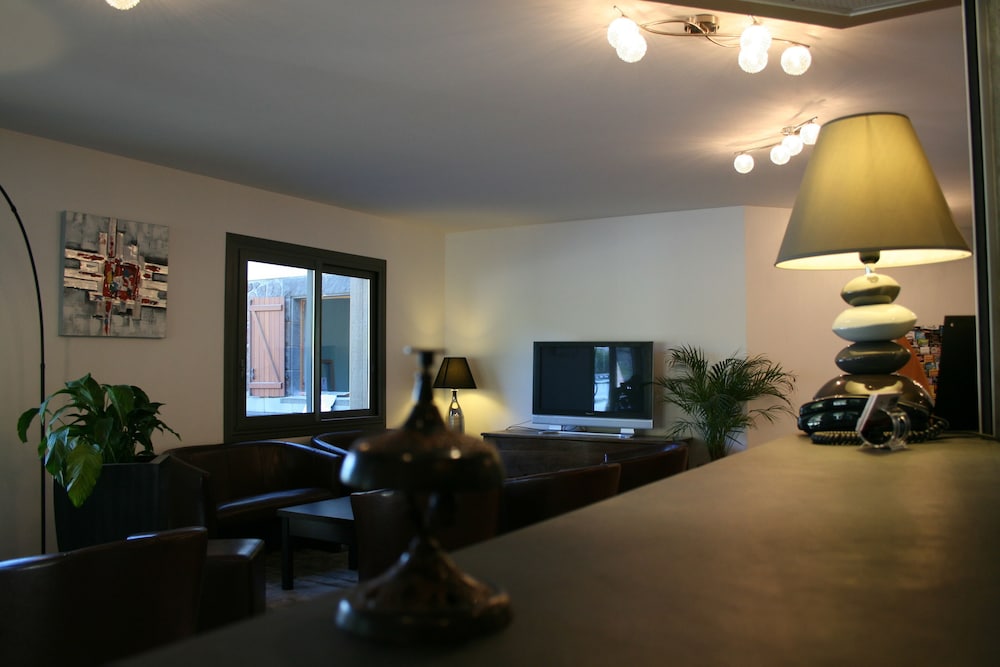 Hotel The Originals Super-Besse Est Auberge de la Petite Ferme 20/31