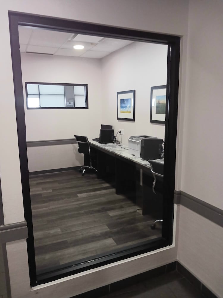 Park Inn By Radisson Edmonton Airport 5/60