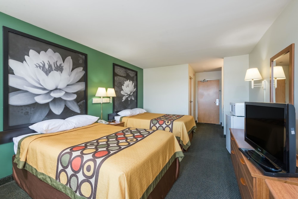 Super 8 by Wyndham Hagerstown/Halfway Area 5/18