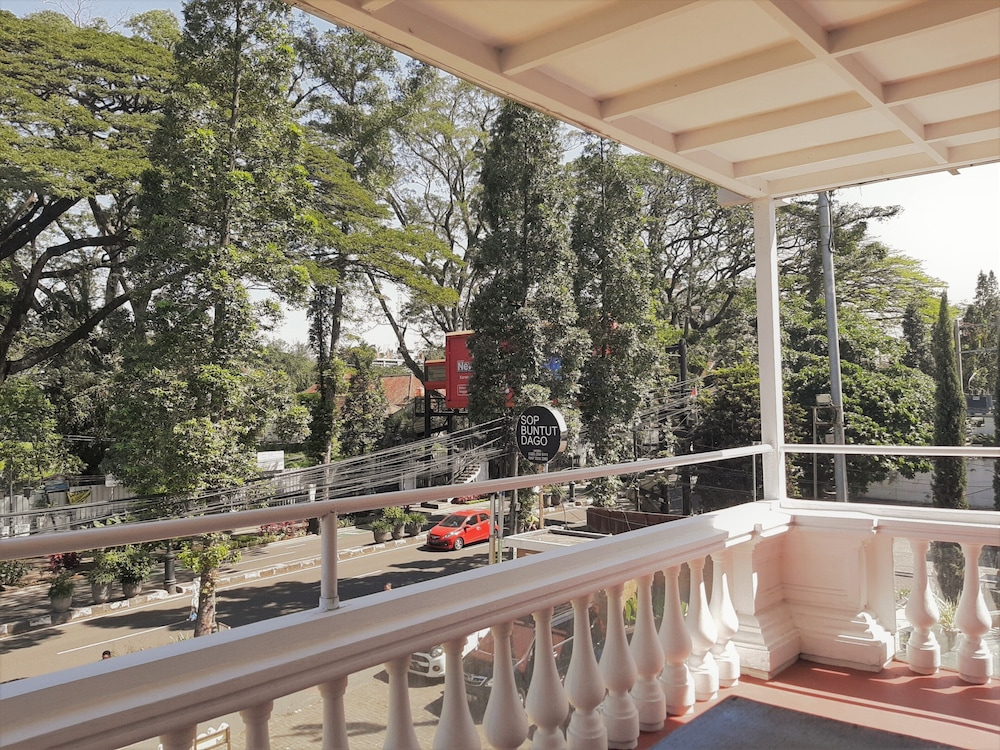The Palais Dago Hotel 37/55