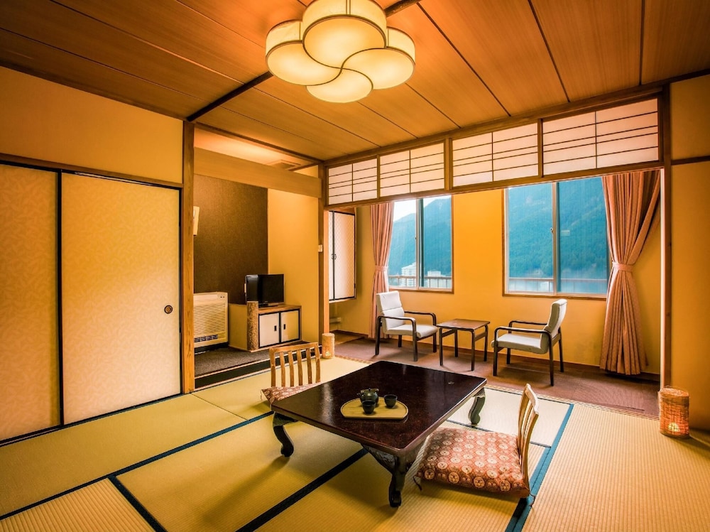 Japanese, Economy, 2 Futon Beds, Bathtub