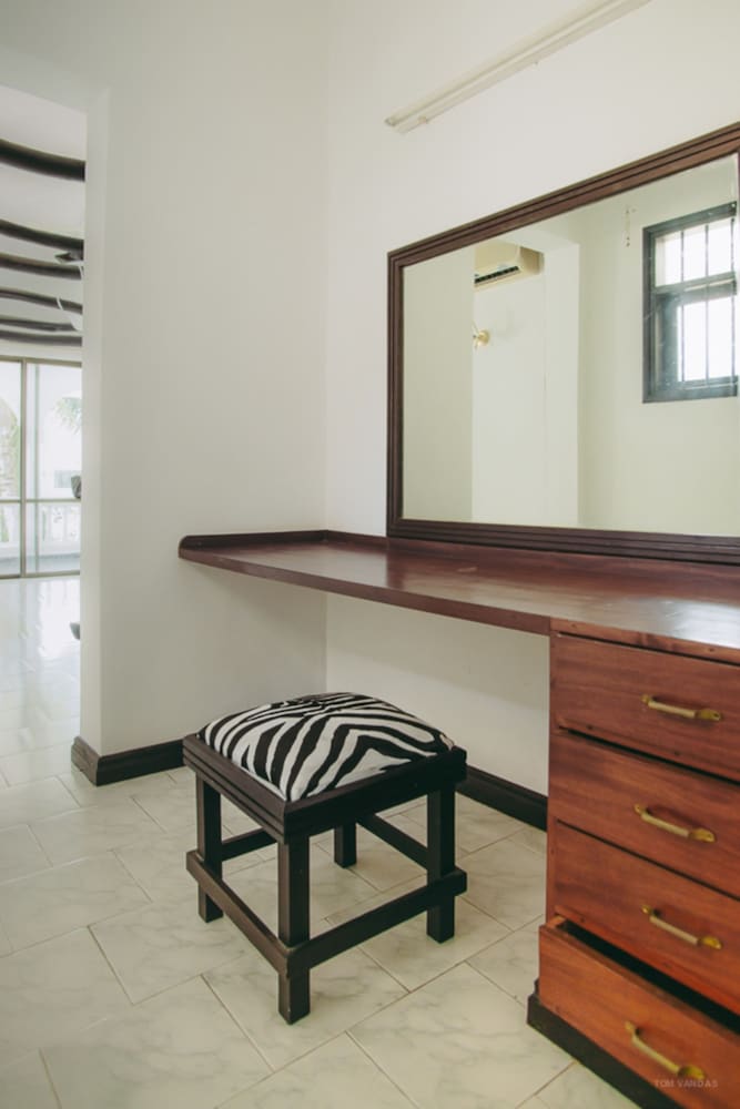 Bahari Dhow Beach Villas 27/61