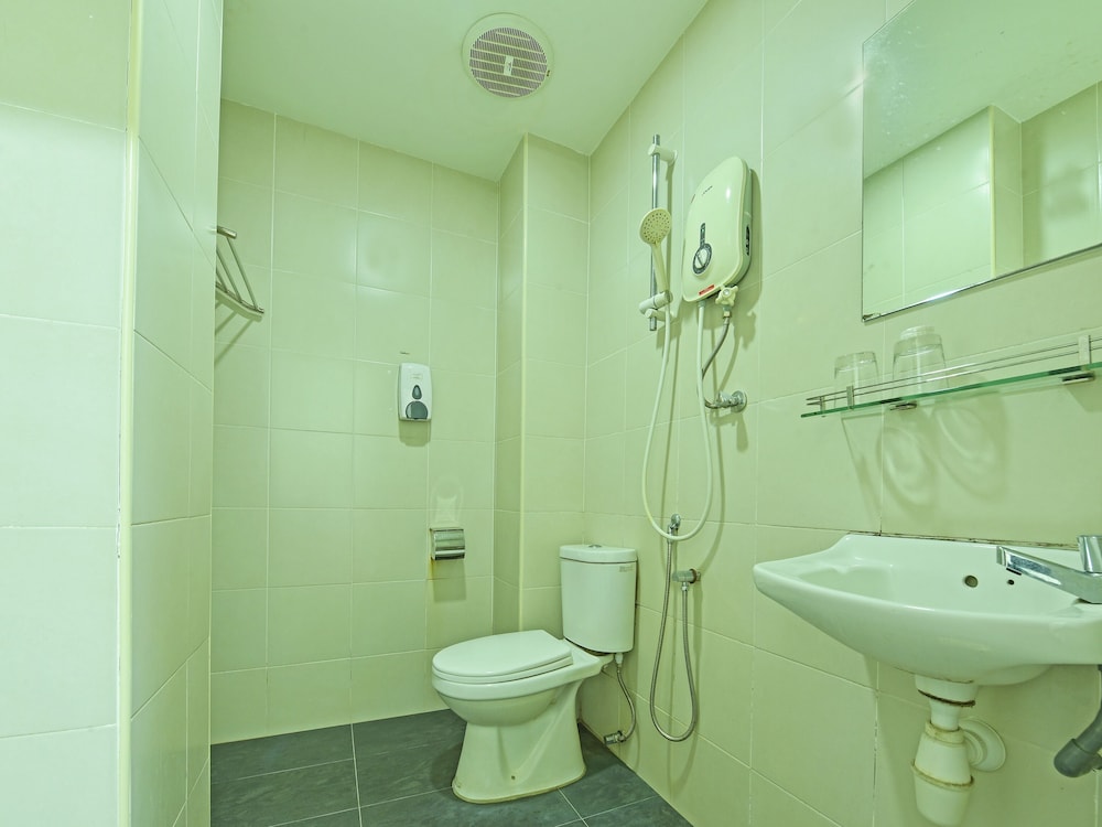 Capital O 90545 Ho Hotel 66/68