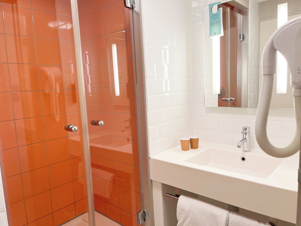 IBIS STYLES NIMES GARE CENTRE 55/57