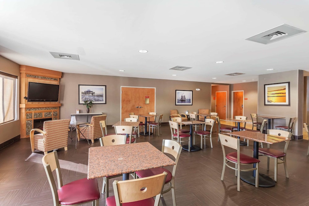 Comfort Suites Suffolk Chesapeake 39/47