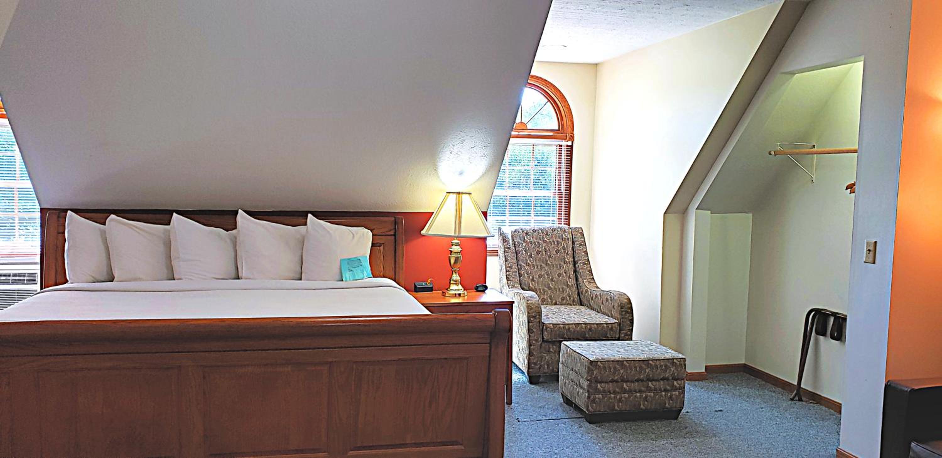 Carriage House, King Bed, Sofa