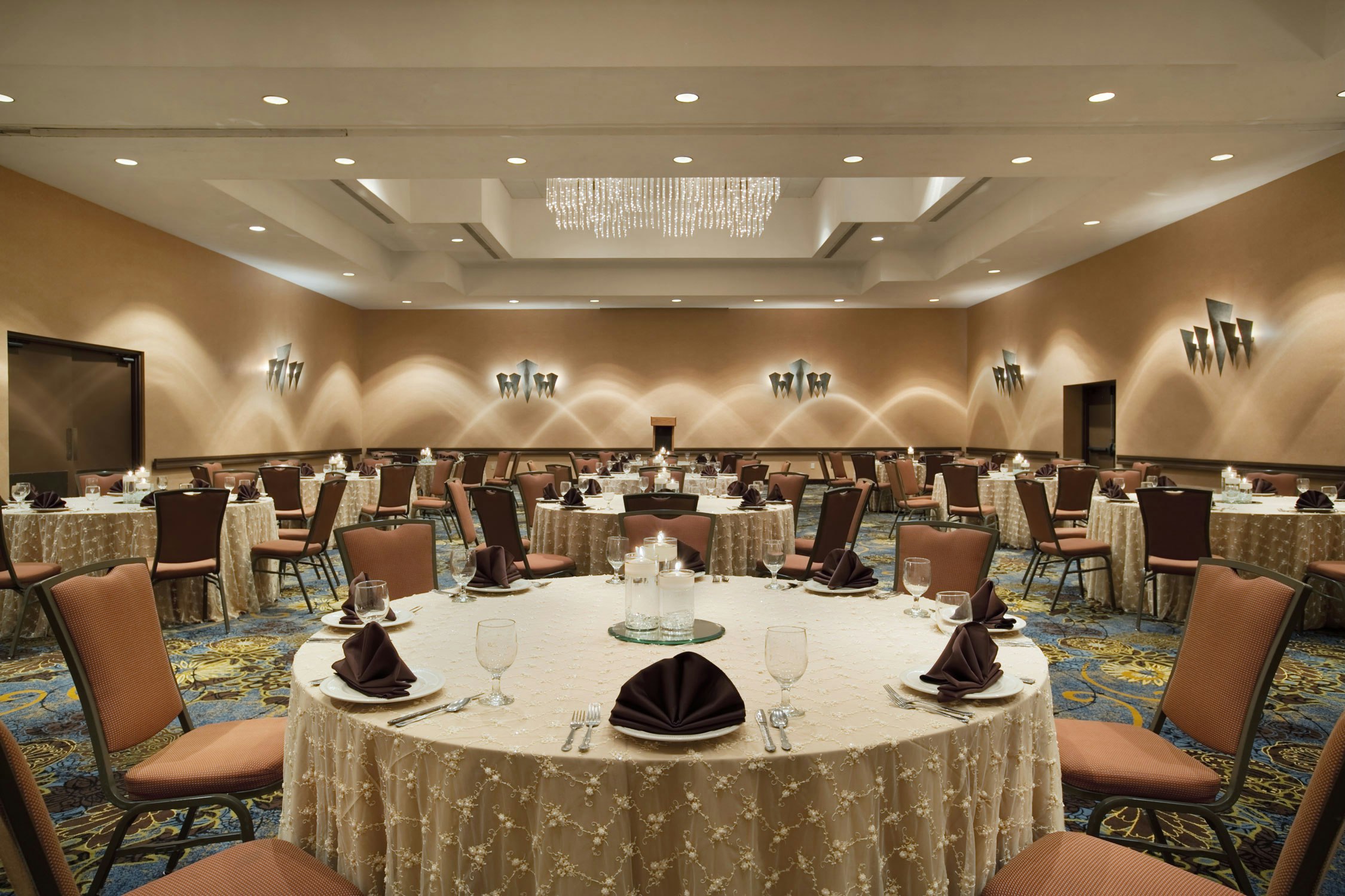 Embassy Suites by Hilton Phoenix Tempe 40/56