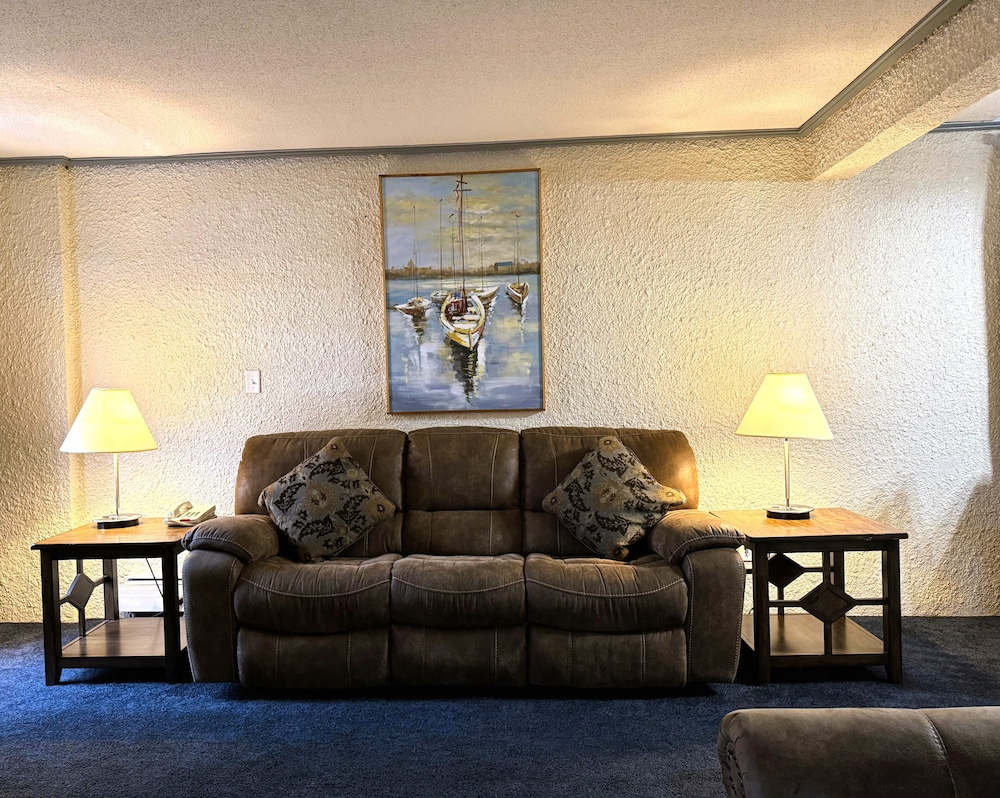 Divya Sutra Plaza & Conference Centre Vernon, BC 55/74