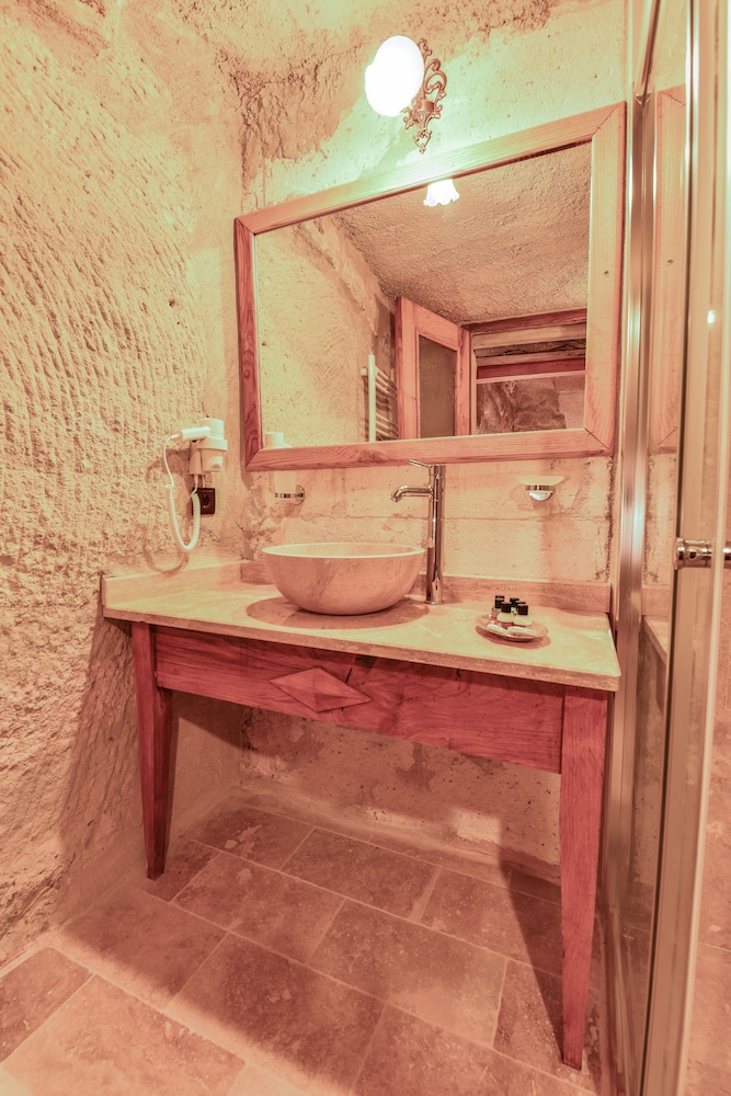 Mosaic Cave Hotel 25/50