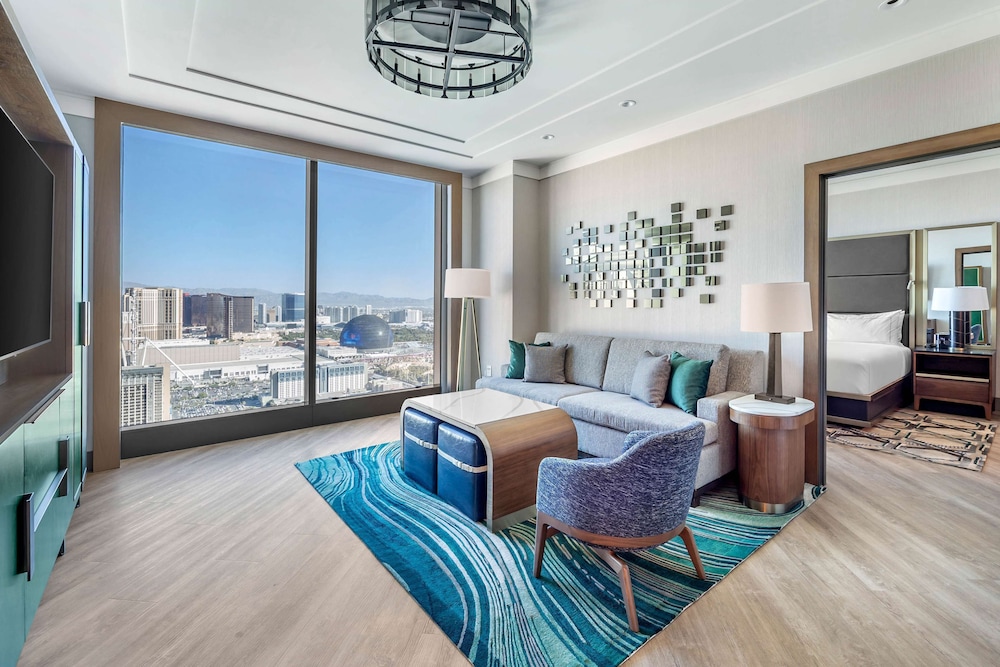 2 Bedrooms, Entertainment, Suite, 2 King Beds, Sofa, Accessible