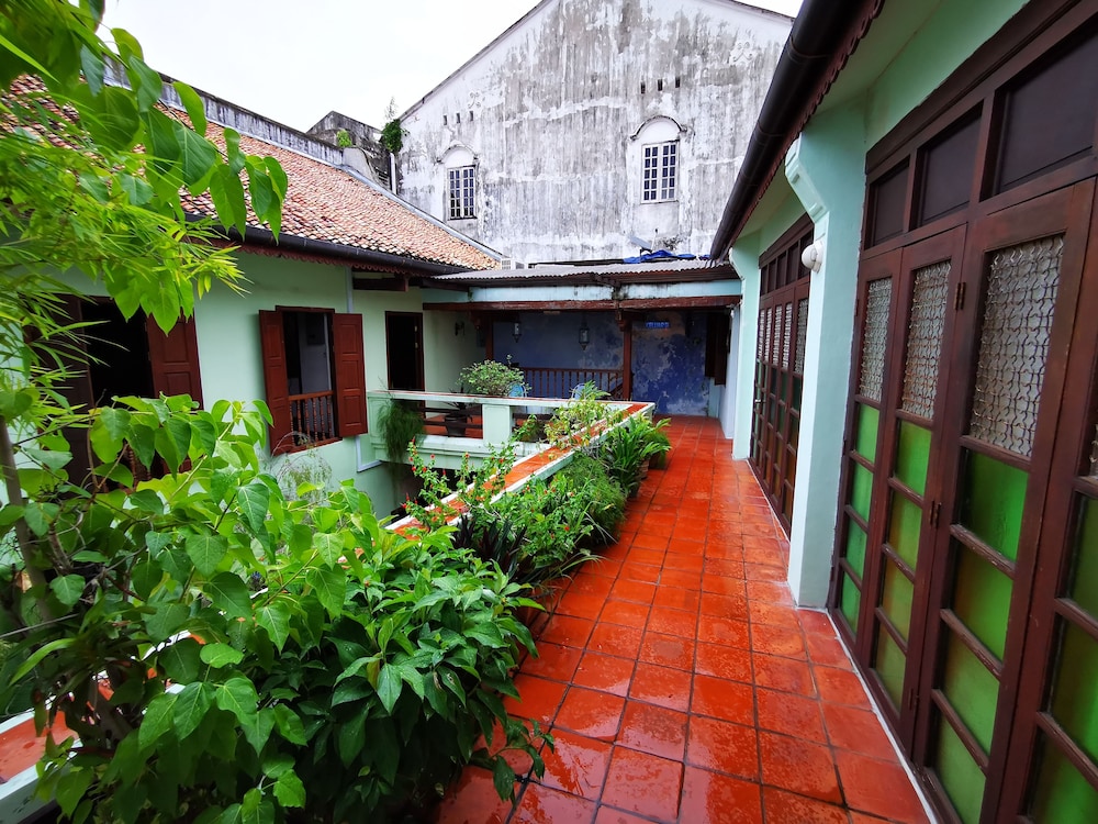East Indies Mansion 57/67