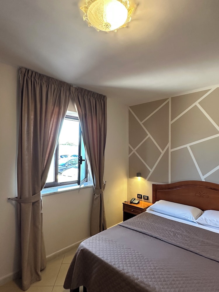Hotel Plaza 11/50