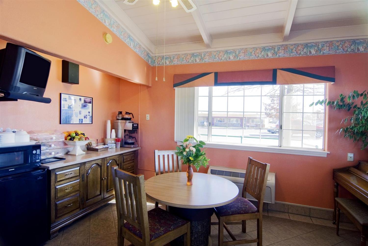 Oroville Value Suites 10/16