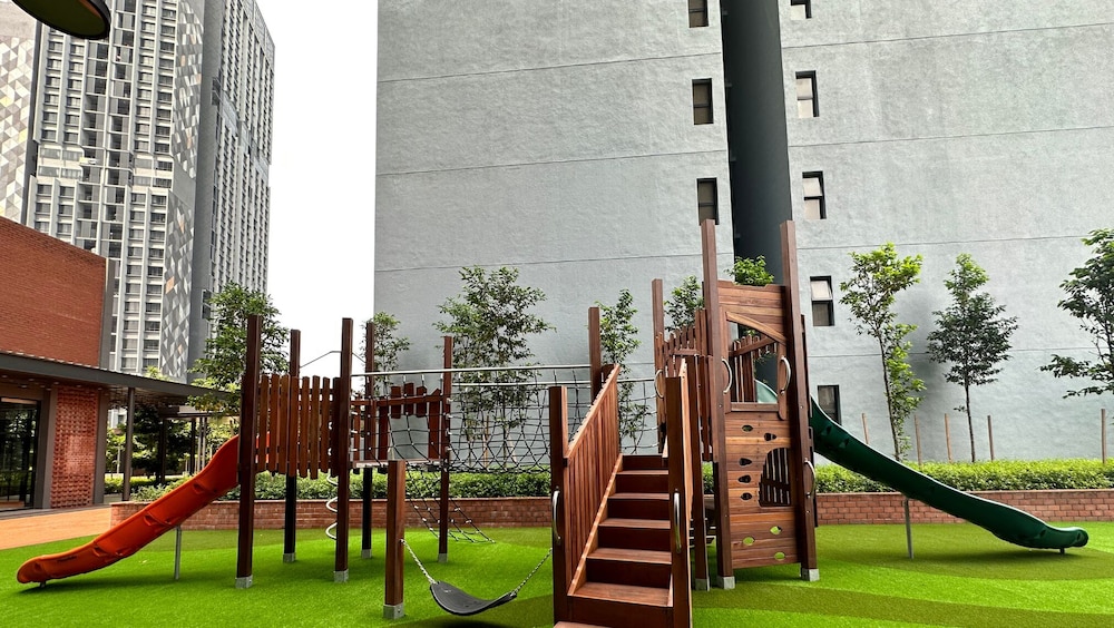 Millers Square by MyKey Global 50/59