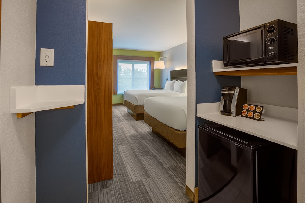 Holiday Inn Express Hotel And Suites Dallas Grand Prairie I 20 65/80