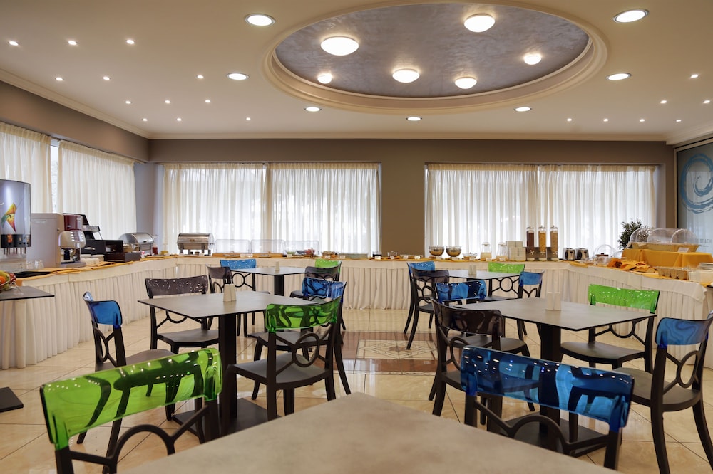 Palmyra Beach Hotel 52/64