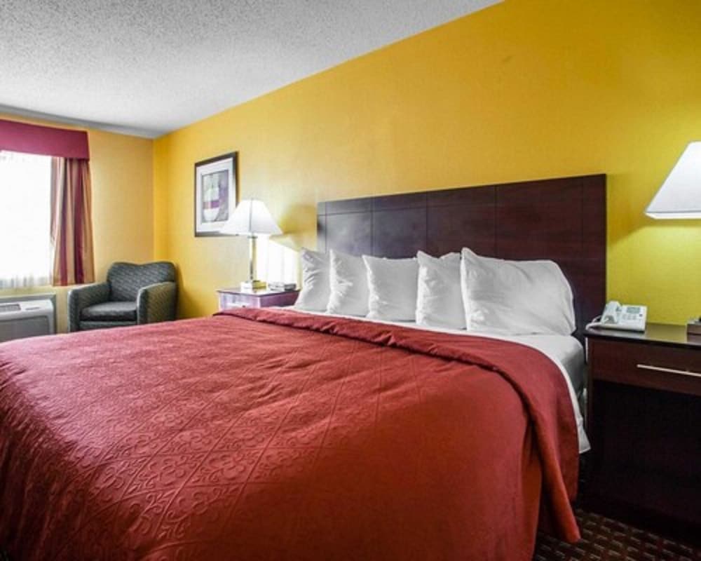 AmericInn by Wyndham Mosinee Central Wisconsin Airport 8/33