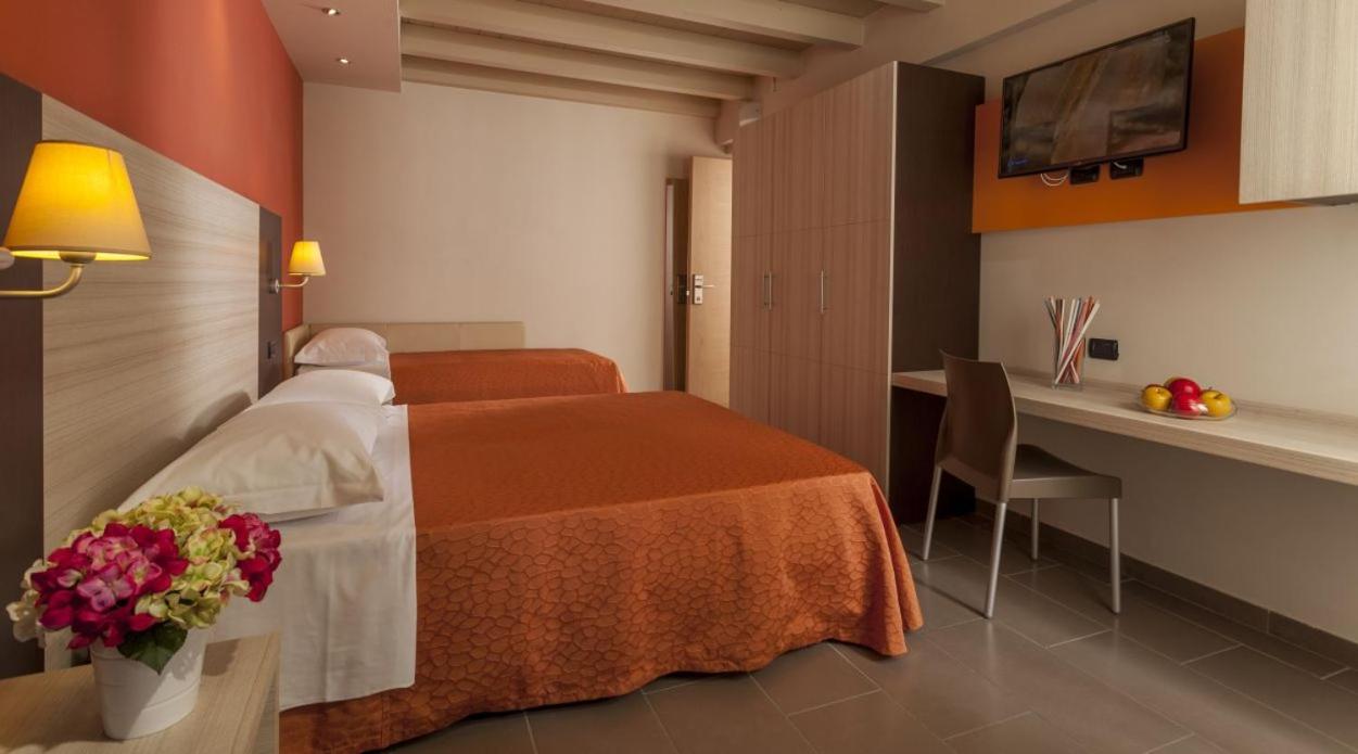 Business, Double or Twin Bed