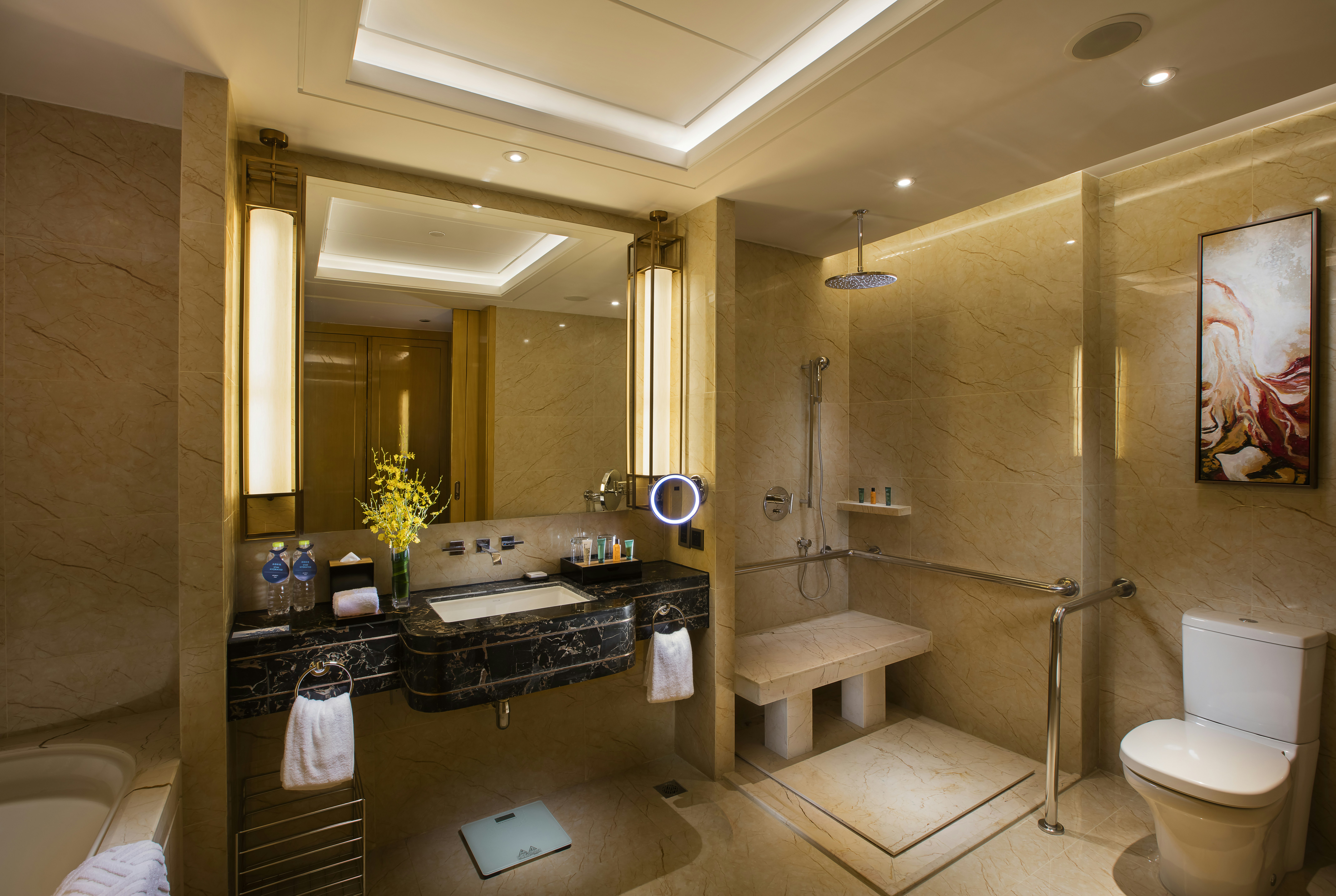 HILTON WUHAN RIVERSIDE 75/79