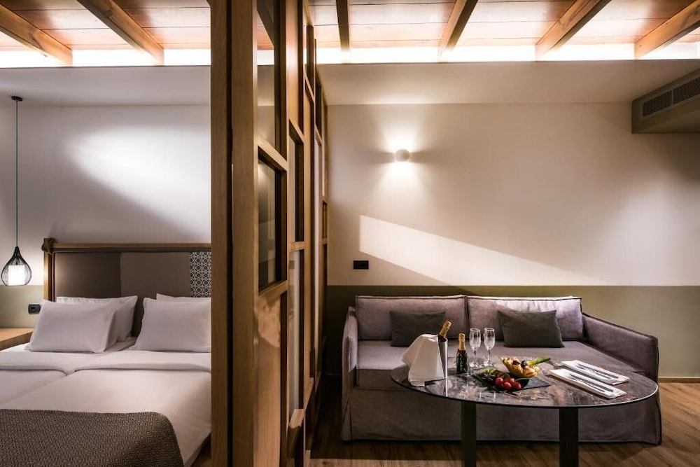 Petousis Hotel & Suites 9/50